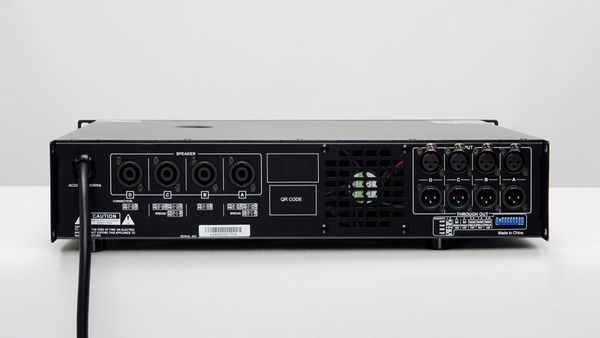 Đẩy 4 kênh dBacoustic EA408