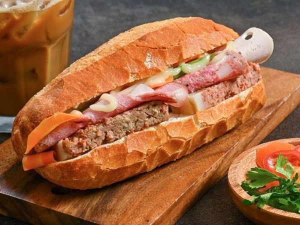 Bánh mì pate chả lụa và 5 lý do khiến ai cũng phải dừng lại