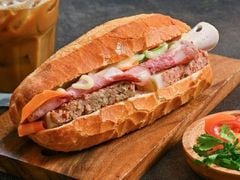 Bánh mì pate chả lụa và 5 lý do khiến ai cũng phải dừng lại