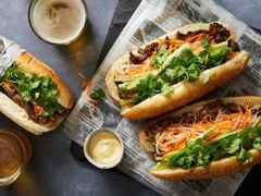 Bánh mì thịt chả và 4 giá trị dinh dưỡng cho bữa ăn nhanh