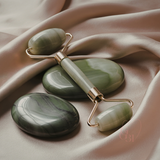 Gua sha đá nào tốt? So sánh jade, thạch anh hồng và kim loại