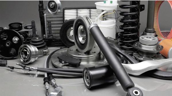 Làm Thủ Tục Nhập Khẩu Phụ Tùng Xe Máy Mới Nhất 2026