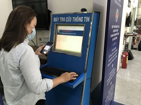 So Sánh Freight Forwarder Và Phòng Xuất Nhập Khẩu Thuê Ngoài