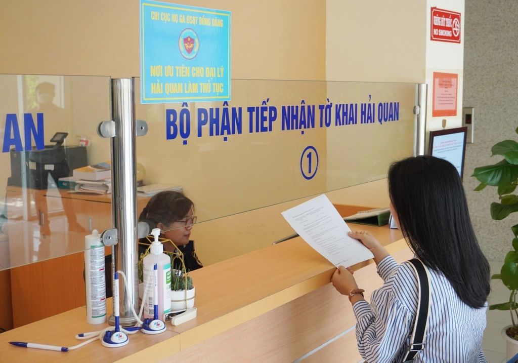 Doanh Nghiệp Tiết Kiệm 40% Chi Phí Khi Thuê Ngoài Phòng Xuất Nhập Khẩu