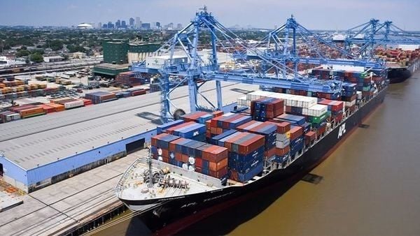 Vì Sao Hàng Hóa Bị Chậm Lịch Tàu? Nguyên Nhân Và Cách Xử Lý