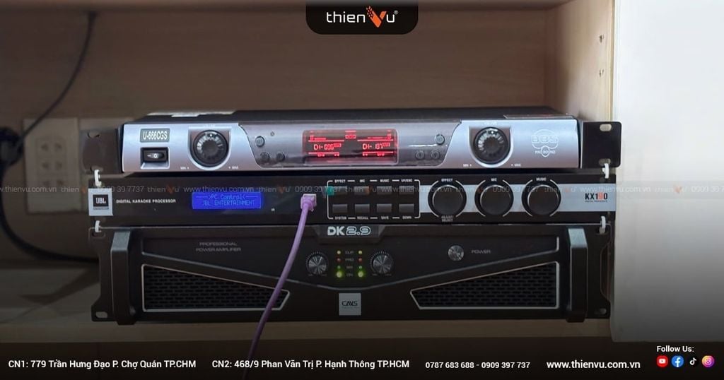 lap-dat-dan-karaoke-jbl-mk12-phoi-ghep-chuan