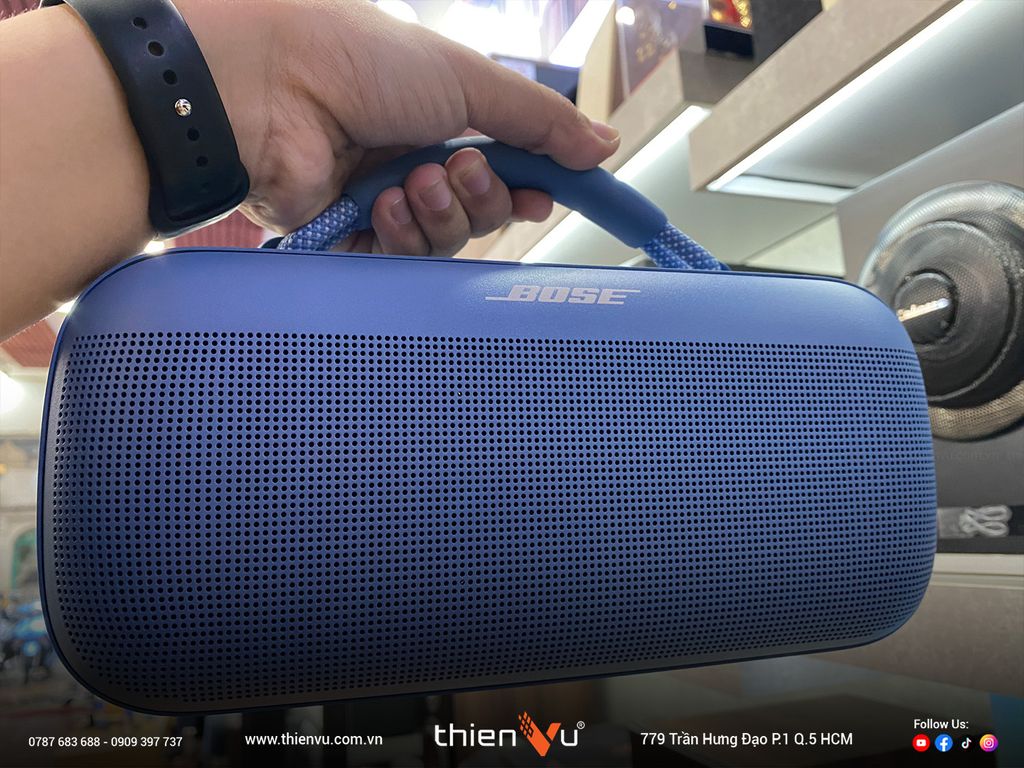 Bose-Soundlink-Max-quai-xach-tien-loi