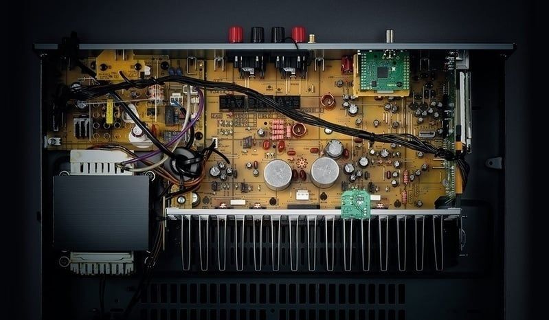 ampli yamaha bên trong
