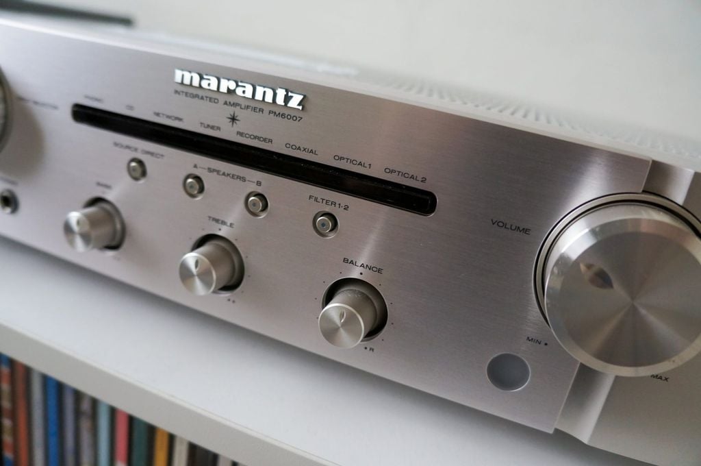 Amply Marantz PM6007