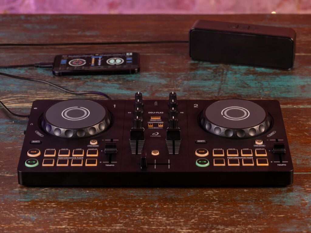 ban-DJ-Controller-AlphaTheta-DDJ-FLX2