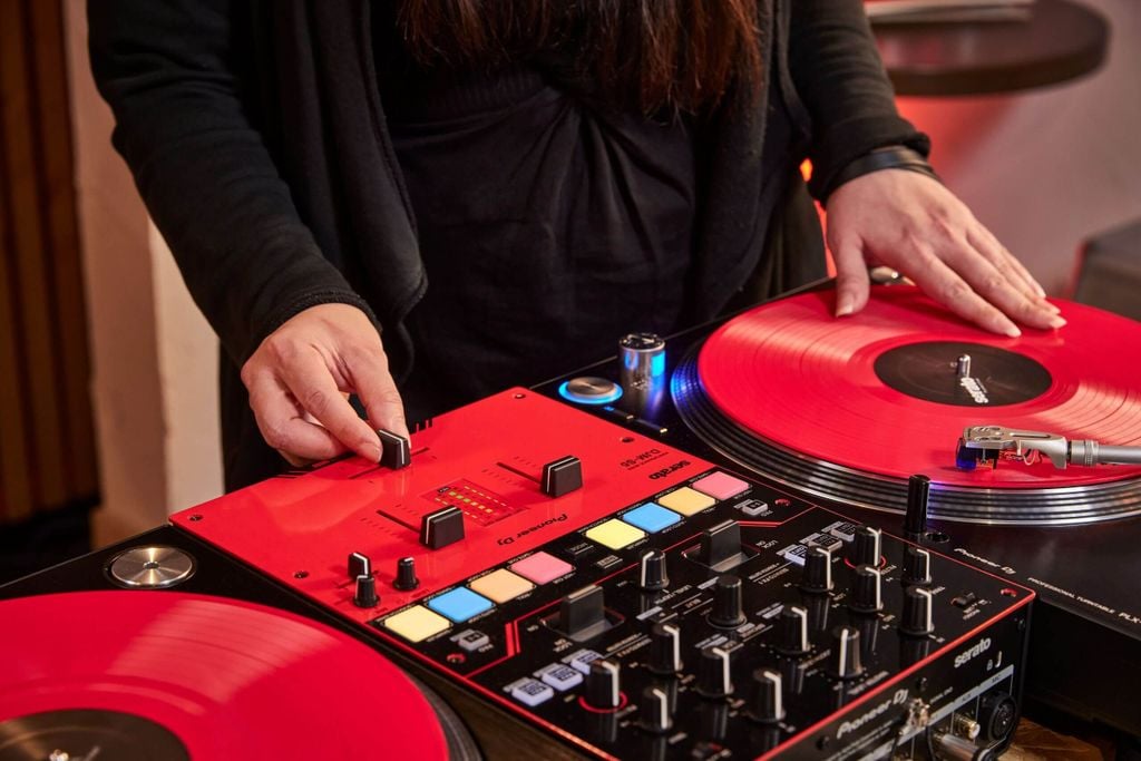 ban-dj-pioneer-djm-s5-gia-tot-nhat-thi-truong