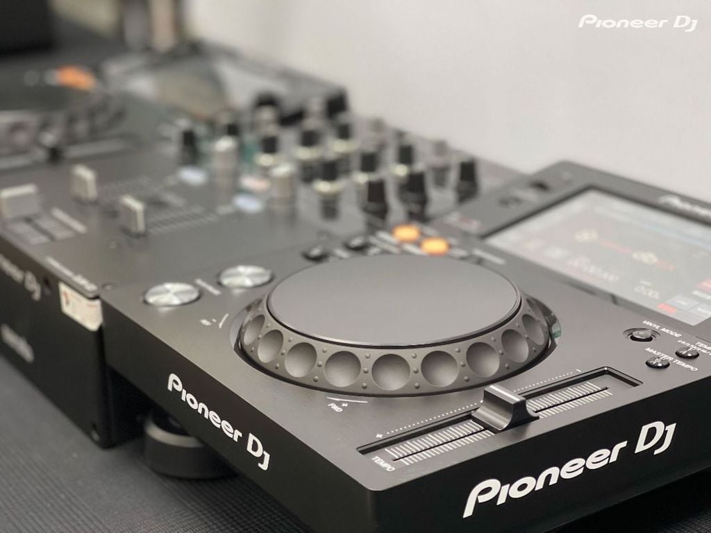 ban-dj-pioneer-xdj-700-chat-luong-hang-dau