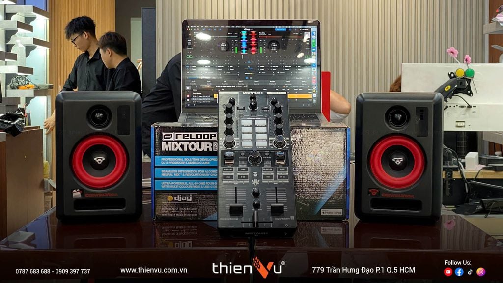 ban-dj-reloop-mixtour-pro-chinh-hang