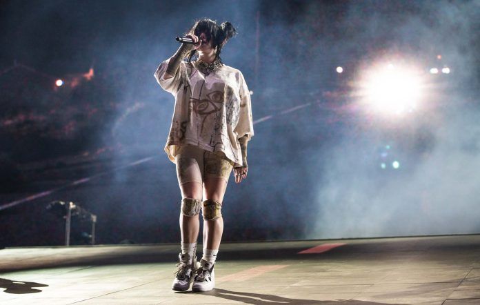 Billie Eilish tren san khau le hoi am nhac Coachella 2022