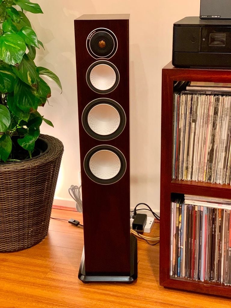 bo-loa-monitor-audio-silver-8-thiet-ke-sang-trong