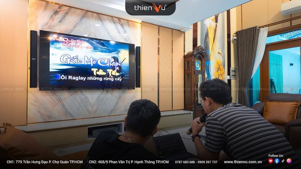 can-chinh-dan-karaoke-cho-khach-hang
