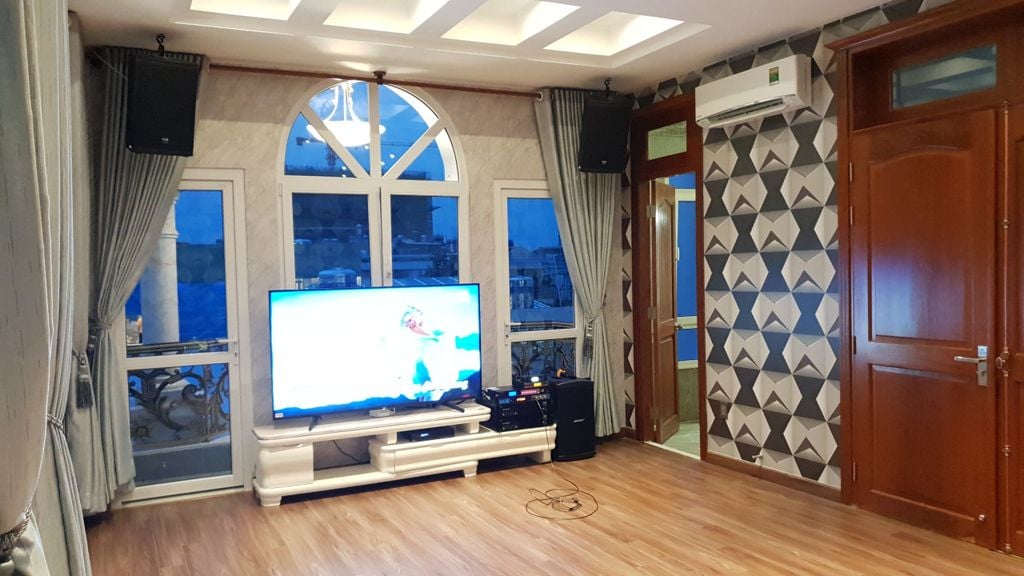 hình ảnh Micro karaoke cao cấp D