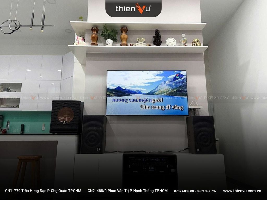 dan-karaoke-gia-dinh-hat-hay-tet-jbl-mk10