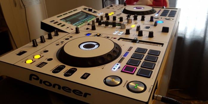 hình thực tế xdj-rx2-w