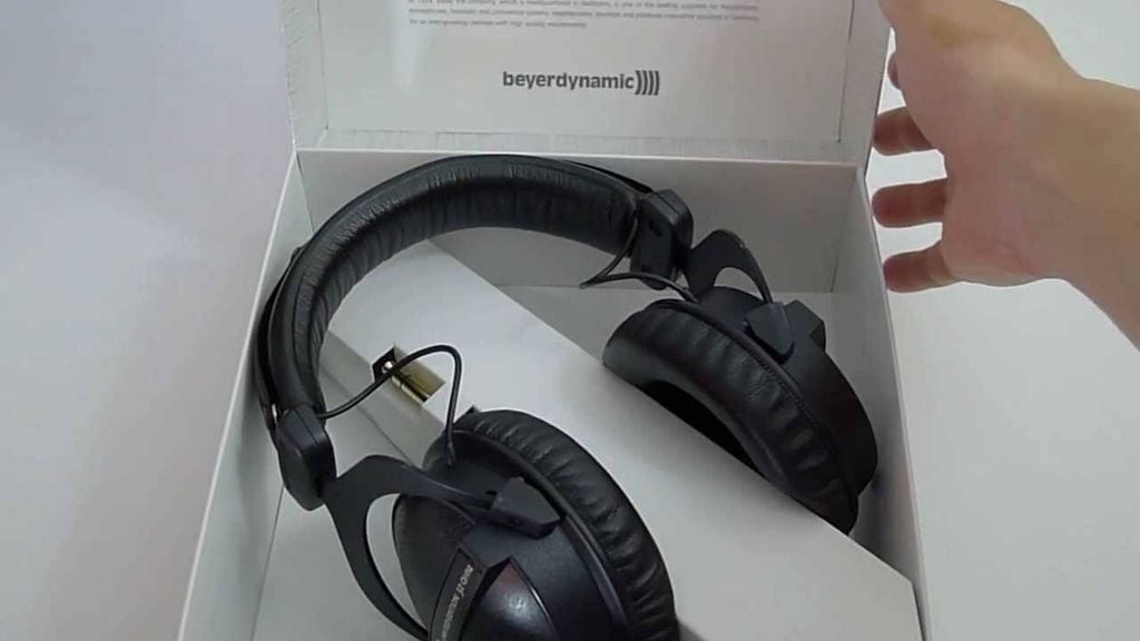 hop-tai-nghe-beyerdynamic-dt770-pro-32-ohm-chinh-hang