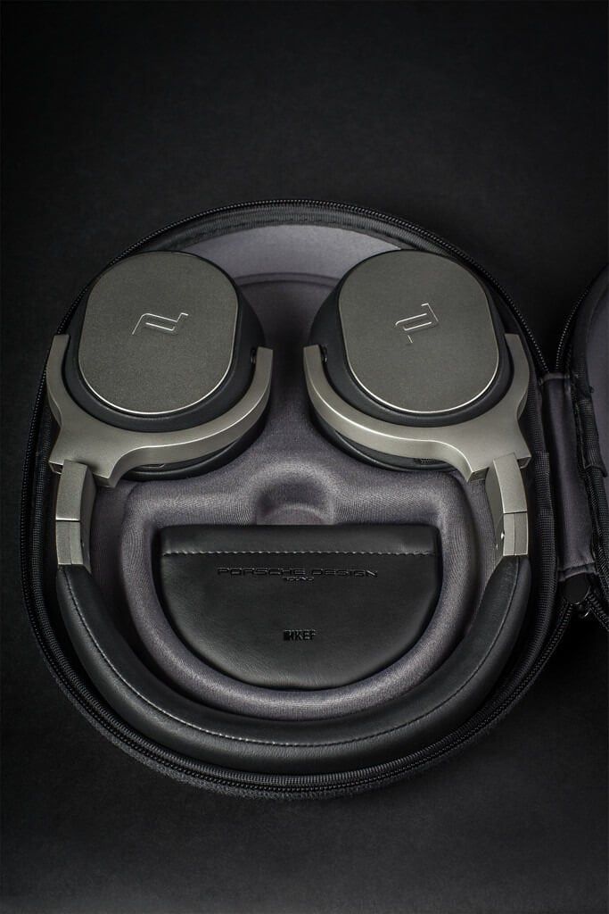 hop-tai-nghe-khong-day-kef-porsche-design-space-one-chac-chan