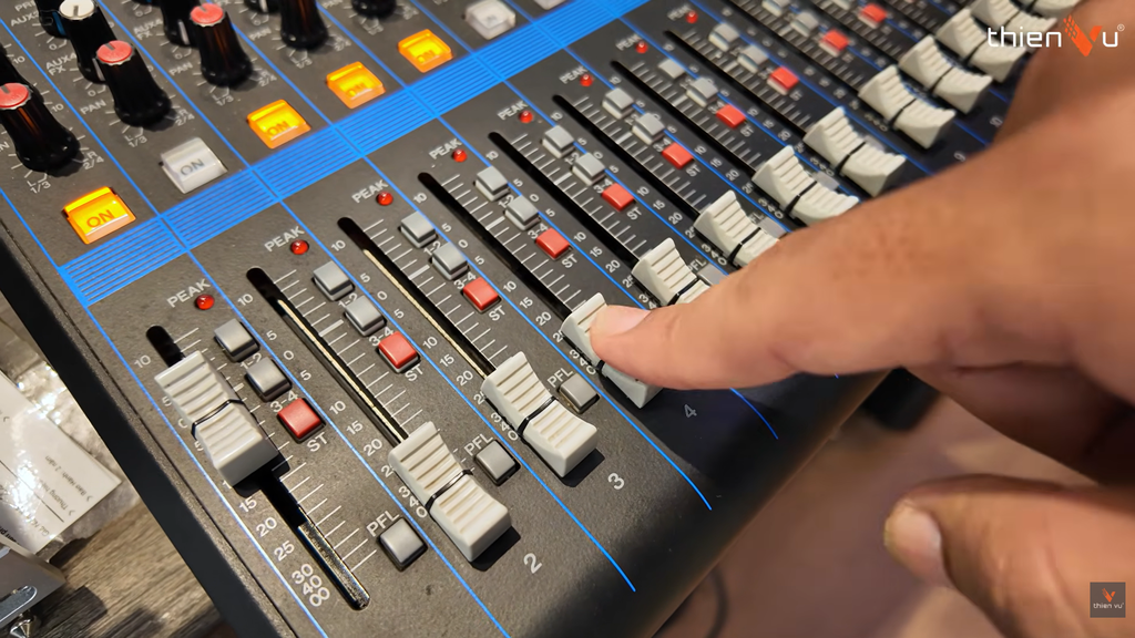 chi-tiet-cach-chinh-mixer-nhe-va-de-hat