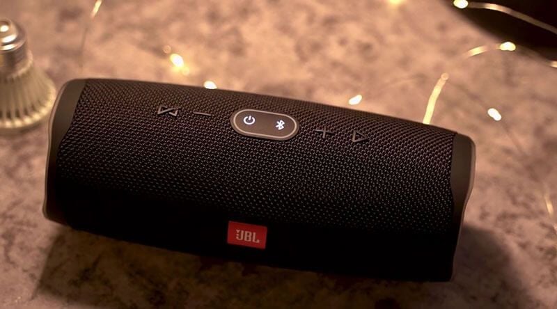 ket-noi-micro-voi-loa-jbl-charge-4