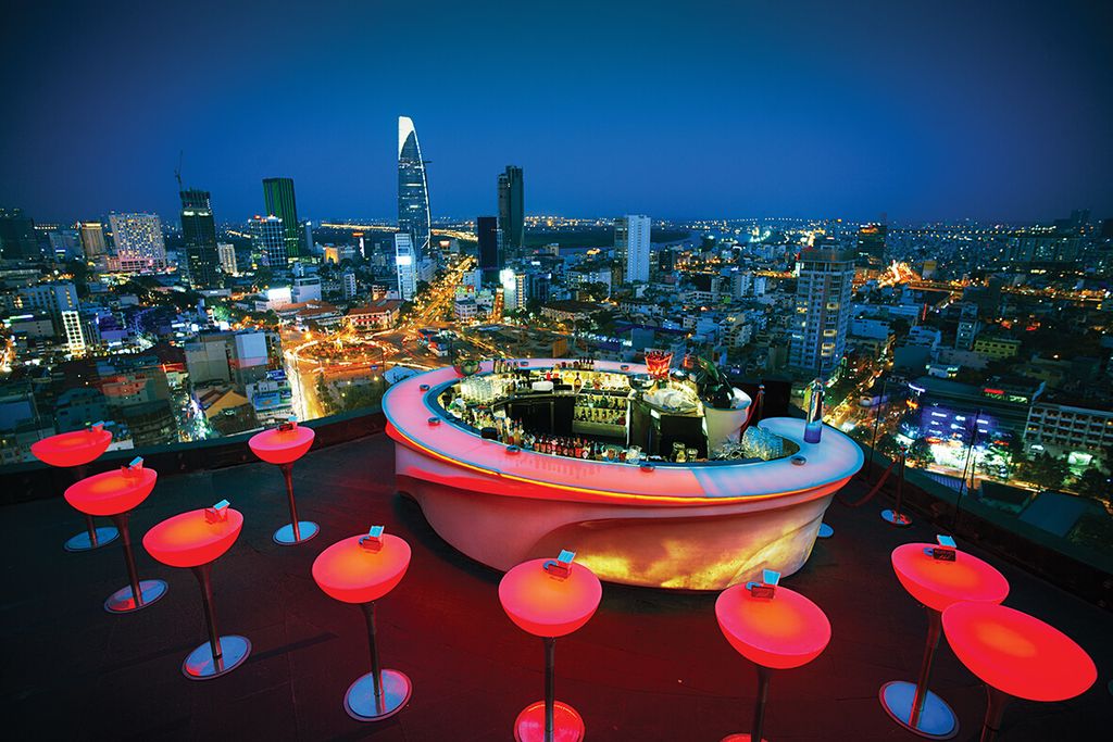 khung-canh-bar-rooftop-sai-gon