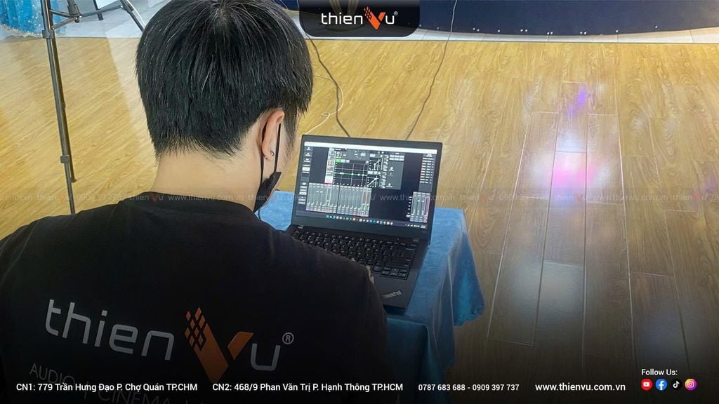 ky-thuat-vien-dang-tinh-chinh-mixer