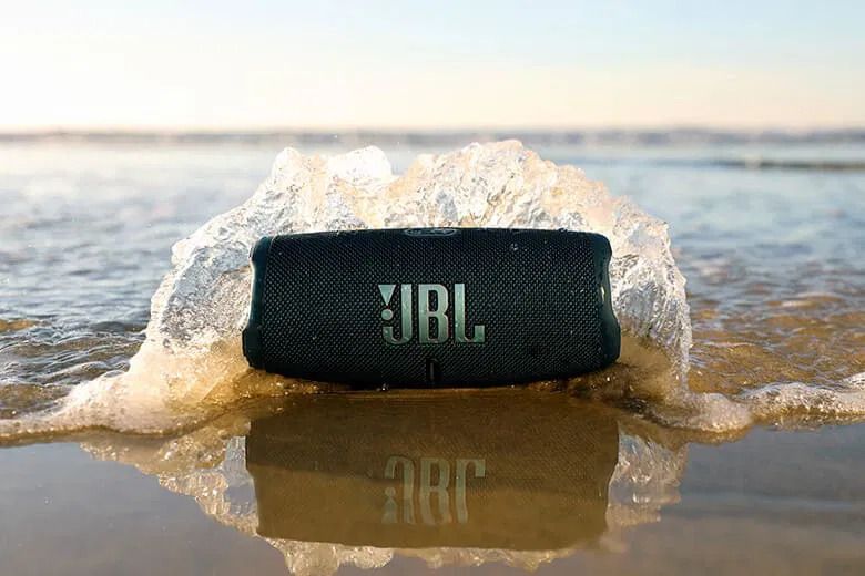loa-bluetooth-khang-nuoc-gia-tot-jbl-charge5-cao-cap