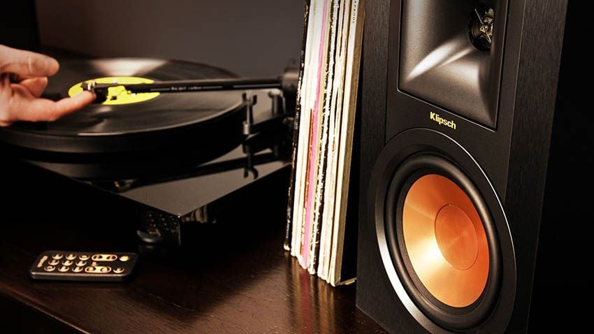 loa-bookshelf-klipsch-r-15m-hien-dai-noi-bat