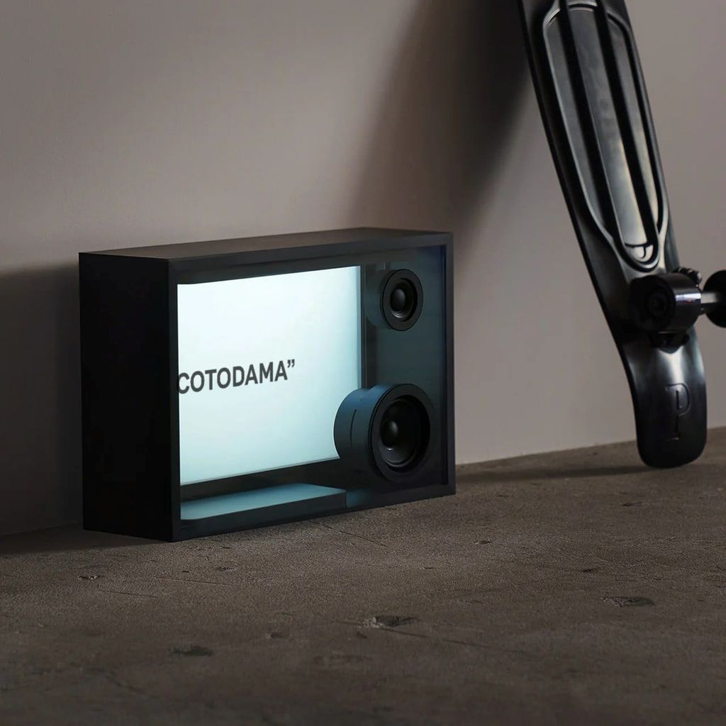loa-cotodama-speaker-box-night-black-hien-thi-loi-bai-hat