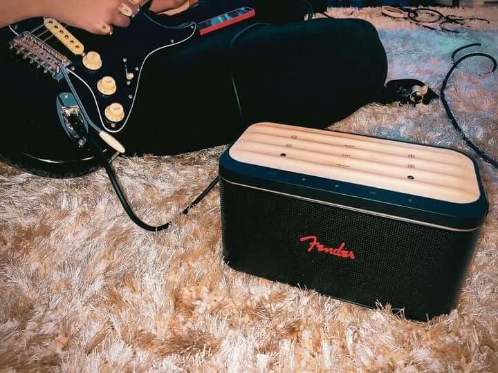 loa-fender-voi-thiet-ke-retro-doc-dao