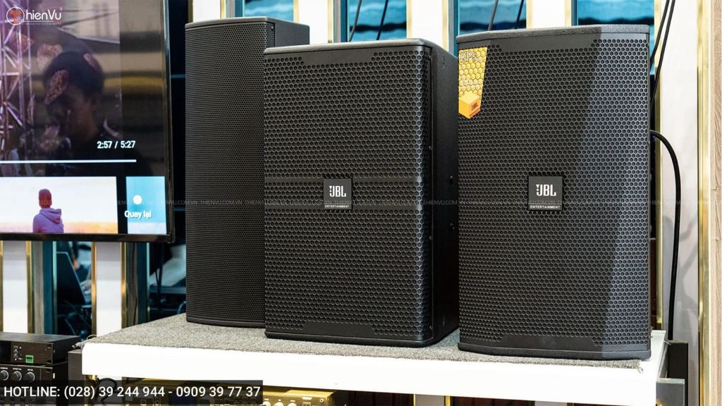 loa-karaoke-jbl-kp-4012g2-hien-dai