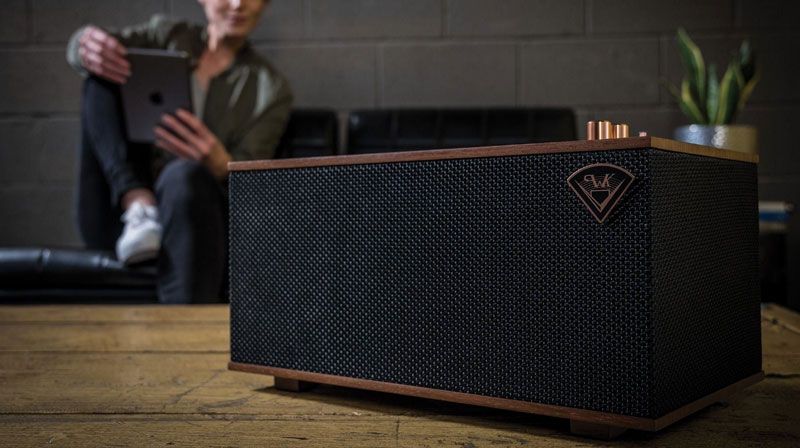 Chọn Mua Loa Bluetooth Mini Klipsch Heritage The Three Chính Hãng Tại Thiên Vũ Đừng bỏ lỡ cơ hội tận tay trải nghiệm và cảm nhận chất lượng âm thanh từ dòng loa nghe nhạc mới nhất hiện nay, với đội ngũ nhân viên tư vấn tận tình, được trải nghiệm âm thanh thực tế và nhiều chính sách ưu đãi khác. Chắc chắn sẽ đem lại cho khách hàng dịch vụ tuyệt vời nhất Nếu bạn muốn trải nghiệm cũng như sở hữu chiếc amply cao cấp thì hãy ghé Thiên Vũ tại 779 Trần Hưng Đạo, Phường 1, Quận 5 hoặc liên hệ hotline 028 39 244 944 – 0909397737 để trải nghiệm thiết bị và được kỹ thuật viên tư vấn giải đáp tận tâm từng thắc mắc nhé.