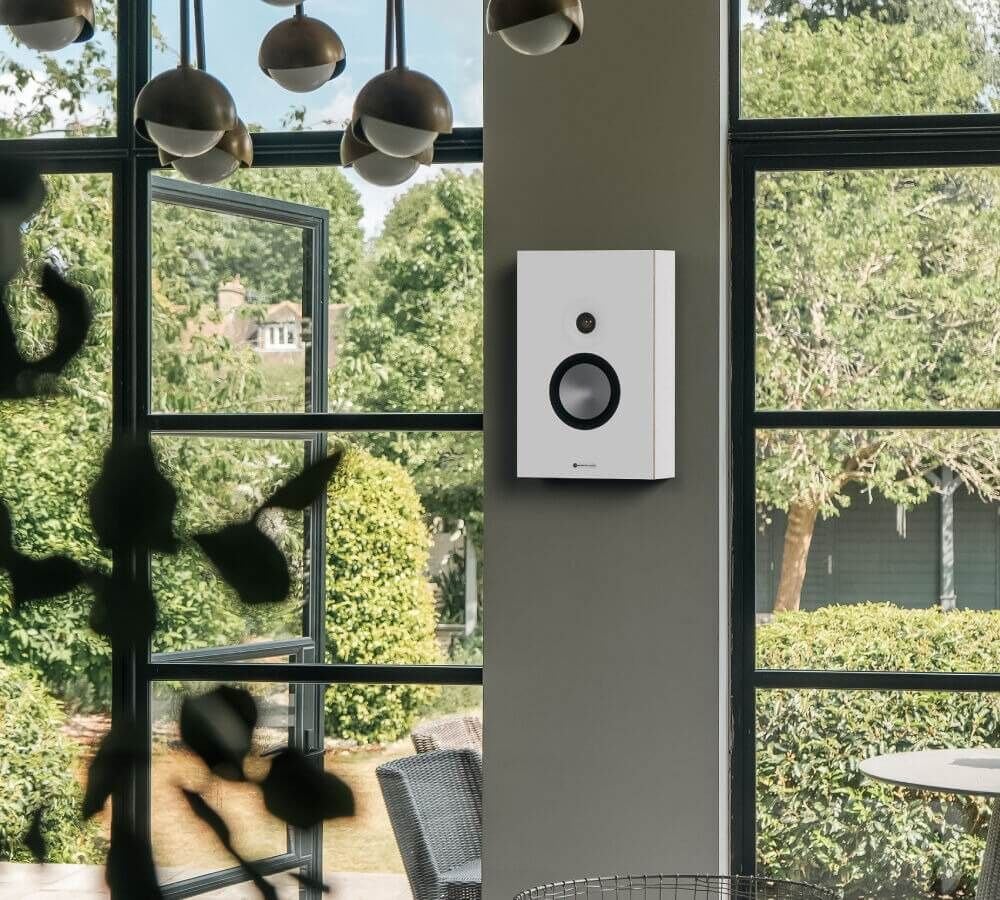 loa-monitor-audio-Bronze-On-Wall-7G