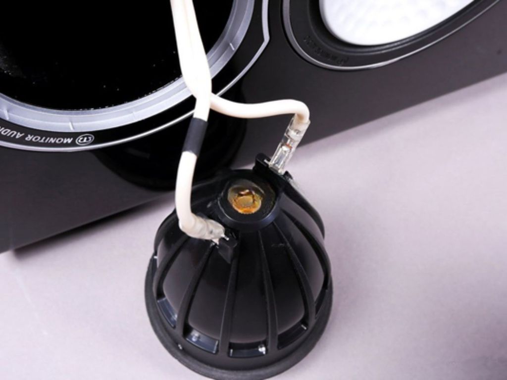 loa-monitor-audio-silver-10-chinh-hang