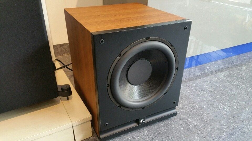 loa sub AR SX 40i được Thiên Vũ lắp đặt cho dàn âm thanh nhà khách 