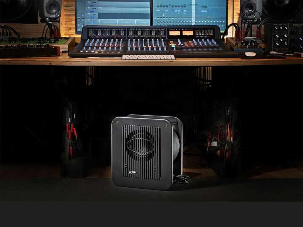 loa-sieu-tram-genelec-7050c-chinh-hang