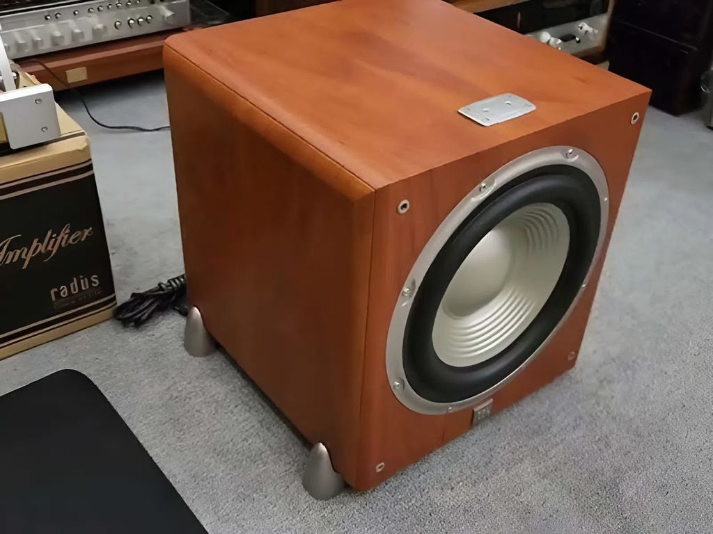 loa-sub-jbl-L8400P-230-hien-dai