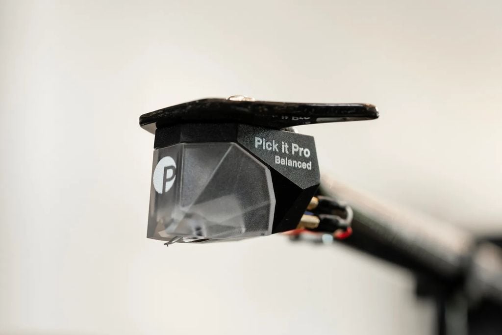 mam-dia-than-Pro-Ject-Debut-Reference-10-gia-tot