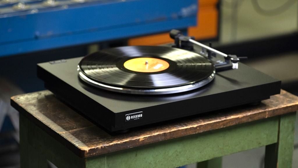 mam-dia-than-rekkord-audio-f400-uy-tin