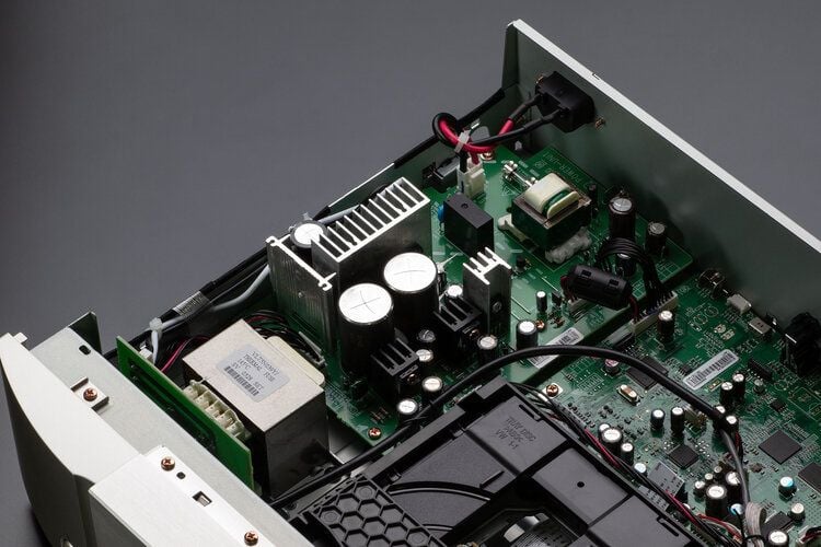 Amply Marantz PM6007