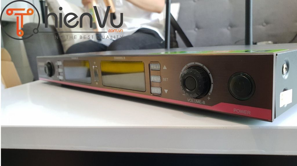 ĐẶC ĐIỂM NỔI BẬT MICRO KARAOKE MỚI NHẤT 2018 – SHURE UR 9S
