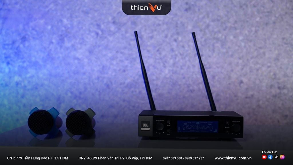 micro-karaoke-tren-dien-thoai-jbl-vm200