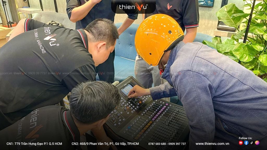 midas-m32r-mixer-de-can-chinh-am-thanh