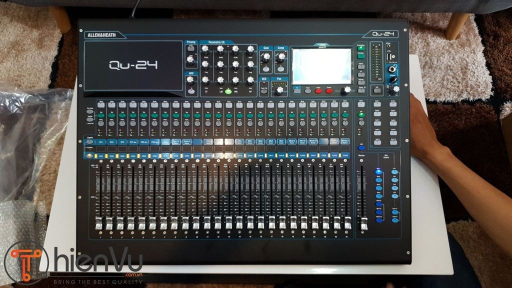Mixer Allen & Heath Qu-24 Chính Hãng