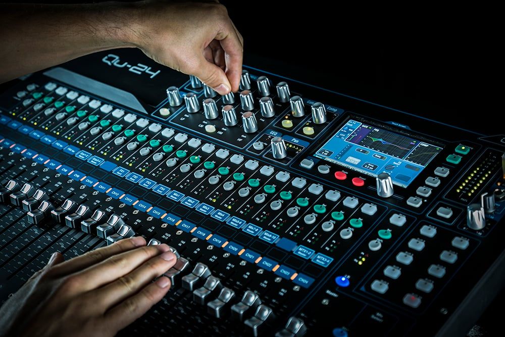 Mua Mixer Allen & Heath Qu-24 Chính Hãng