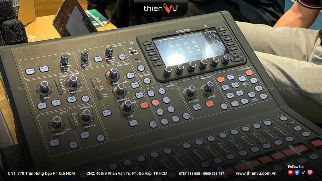 mixer-midas-m32r-can-chinh-am-thanh-hay