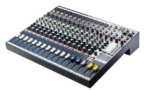 Thiết kế đẹp và ấn tượng của mixer soundcraft EFX 12 chính hãng